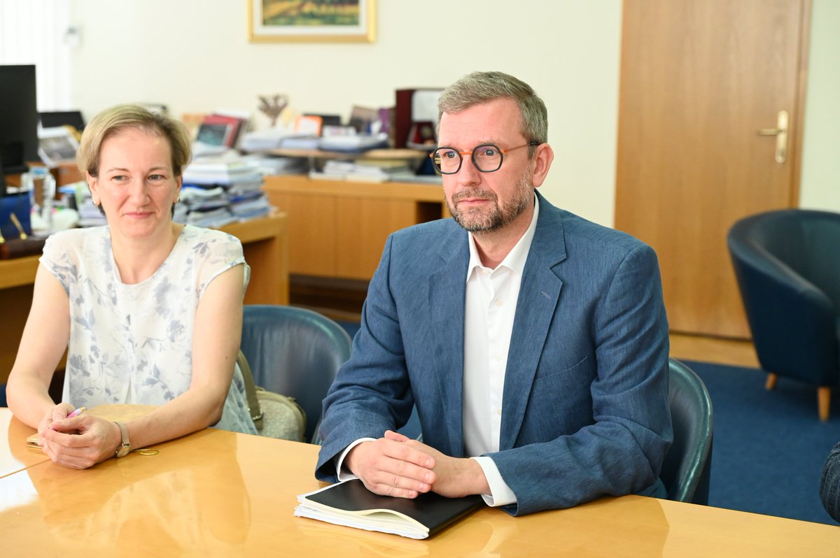 narodna_banka's tweet photo. Средба Ангеловска-Бежоска ‒ Габриел: Поддршка од ЕИБ за спроведување на стратегијата за „зазеленување“ на финансискиот систем.
https://t.co/Eu6mSqL8oo https://t.co/AjPUsWMUz1
