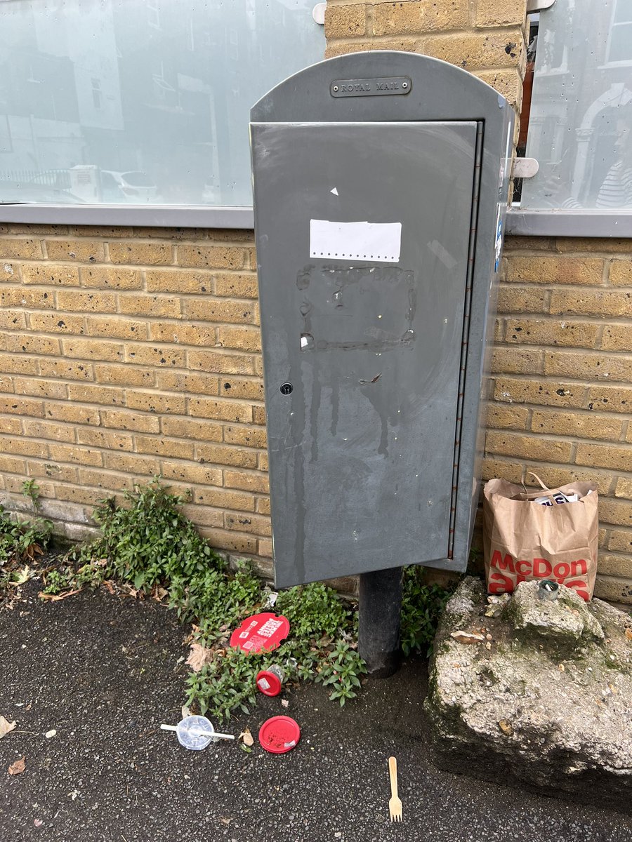 SRWhitey's tweet photo. @RoyalMailHelp I am sick of seeing this not in use, never had and full of rubbish https://t.co/TfsCzcCpDB