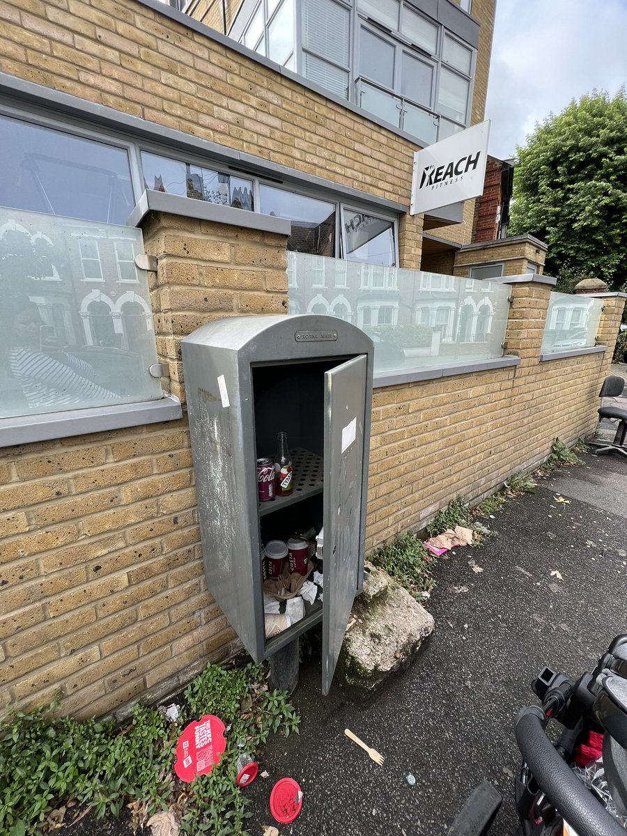 SRWhitey's tweet photo. @RoyalMailHelp I am sick of seeing this not in use, never had and full of rubbish https://t.co/TfsCzcCpDB