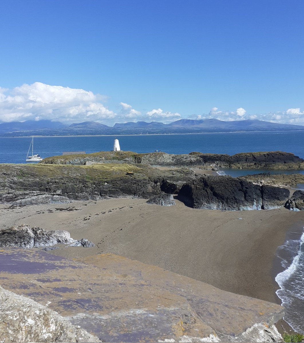 tosullivan06's tweet photo. Spectacular coastal walks on Anglesey #Llanddwyn #Penmon #Beaumaris https://t.co/HngVkzf8ga