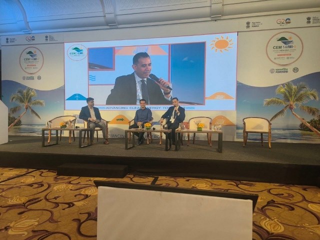 Launch of High-Level Ambition Group (HLAG) for #ZeroEmission Trucks (ZETs), a partnership of Climate Group, UC Davis &amp; <a href="/CALSTART/">CALSTART</a>. The HLAG coalition will drive an unparalleled network, bringing together top Indian commercial vehicle &amp; component manufacturers among others on ZETs.
