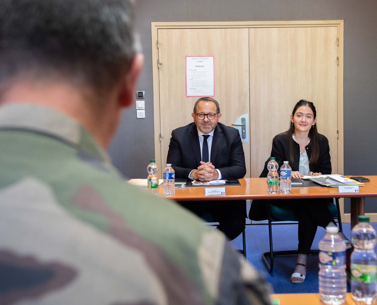 CommandementFOT's tweet image. Honoré de la visite de M. le député Cormier-Bouligeon au #ComFT pour discuter de la politique des grands exercices de l’@armeedeterre afin de cerner nos capacités, ressources et objectifs. La #PrépaOps de nos #forcesterrestres est une préoccupation majeure pour tous ! #Êtreprêt