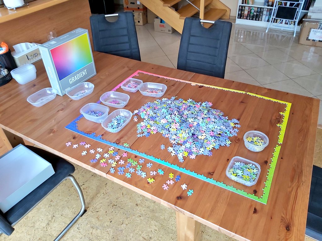 KockaZrzka's tweet photo. #GradientPuzzle 🤗🤯 jsem zvědavá, za jak dlouho to postavíme 🤣 https://t.co/3NYDLvm8q2