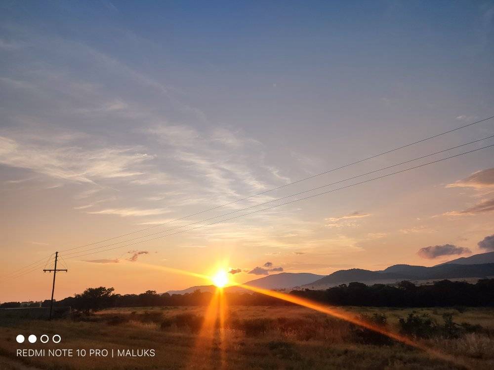 Xiaomi_ZA's tweet photo. It's time for #FridayFeatured, and this week we're showing off our Mi Fan's POV! Views on Views! We are truly grateful to have such amazing fans by our side . To be featured, participate in our posts and you can be featured too.#XiaomiZA #XiaomiImagery https://t.co/uHCuqW50P9