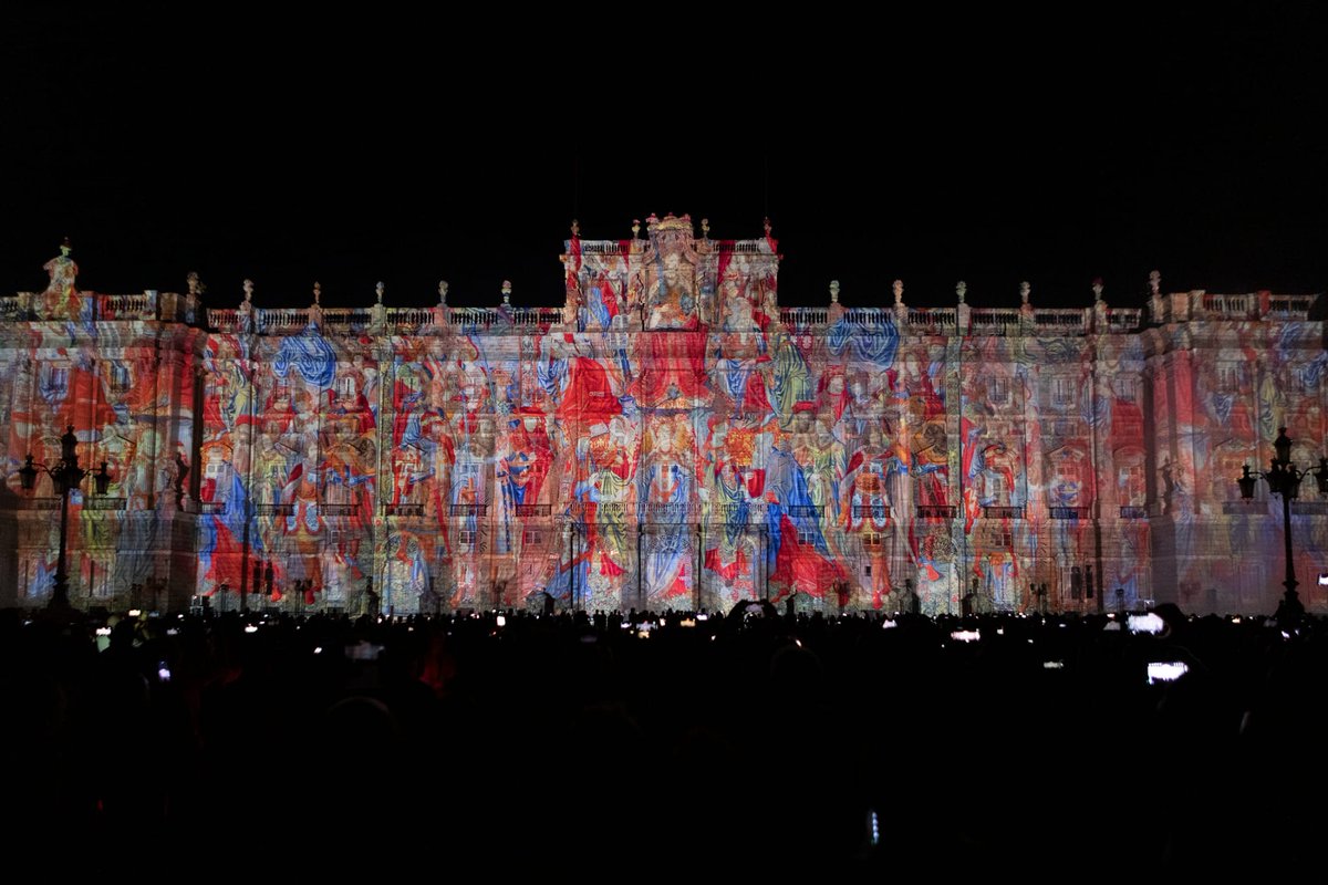 PatrimNacional's tweet photo. 💡 La fachada del #PalacioReal de #Madrid se vistió de luces, sonidos, efectos... y la arquitectura y las obras de #arte de #LaGalería.

Una experiencia inmersiva patrocinada por @acciona y diseñada por @accionacultura.

👉 ¡Esta noche volvemos!

🕦 22:30, 23:00 y 23:30H. https://t.co/XrOajfOQl5