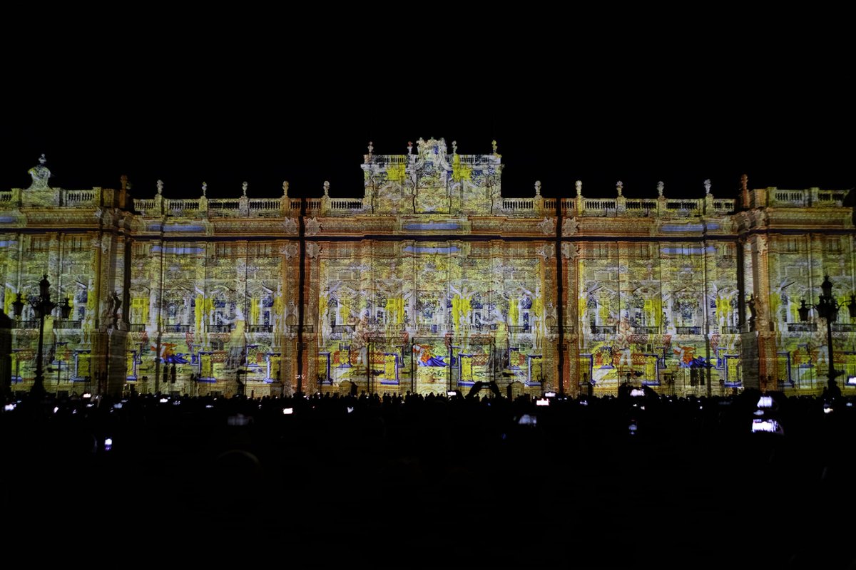 PatrimNacional's tweet photo. 💡 La fachada del #PalacioReal de #Madrid se vistió de luces, sonidos, efectos... y la arquitectura y las obras de #arte de #LaGalería.

Una experiencia inmersiva patrocinada por @acciona y diseñada por @accionacultura.

👉 ¡Esta noche volvemos!

🕦 22:30, 23:00 y 23:30H. https://t.co/XrOajfOQl5