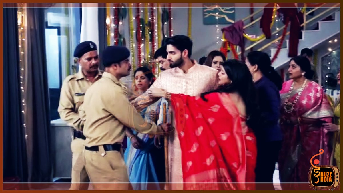 ETadkaOfficial's tweet photo. Saavi Ki Savaari On Location | Nityam ARRESTED, Saavi Hai Sach se Anjaan| Saavi Ki Sawaari New Promo
https://t.co/bXzAlhtkVe
#saavikisavaari #samridhishukla #farmanhaider #ebuzzindia #saavikisavaaripromo #saavikisavaariserial #saavikisavaariNewPromo #saavi https://t.co/WlNANBIjdR