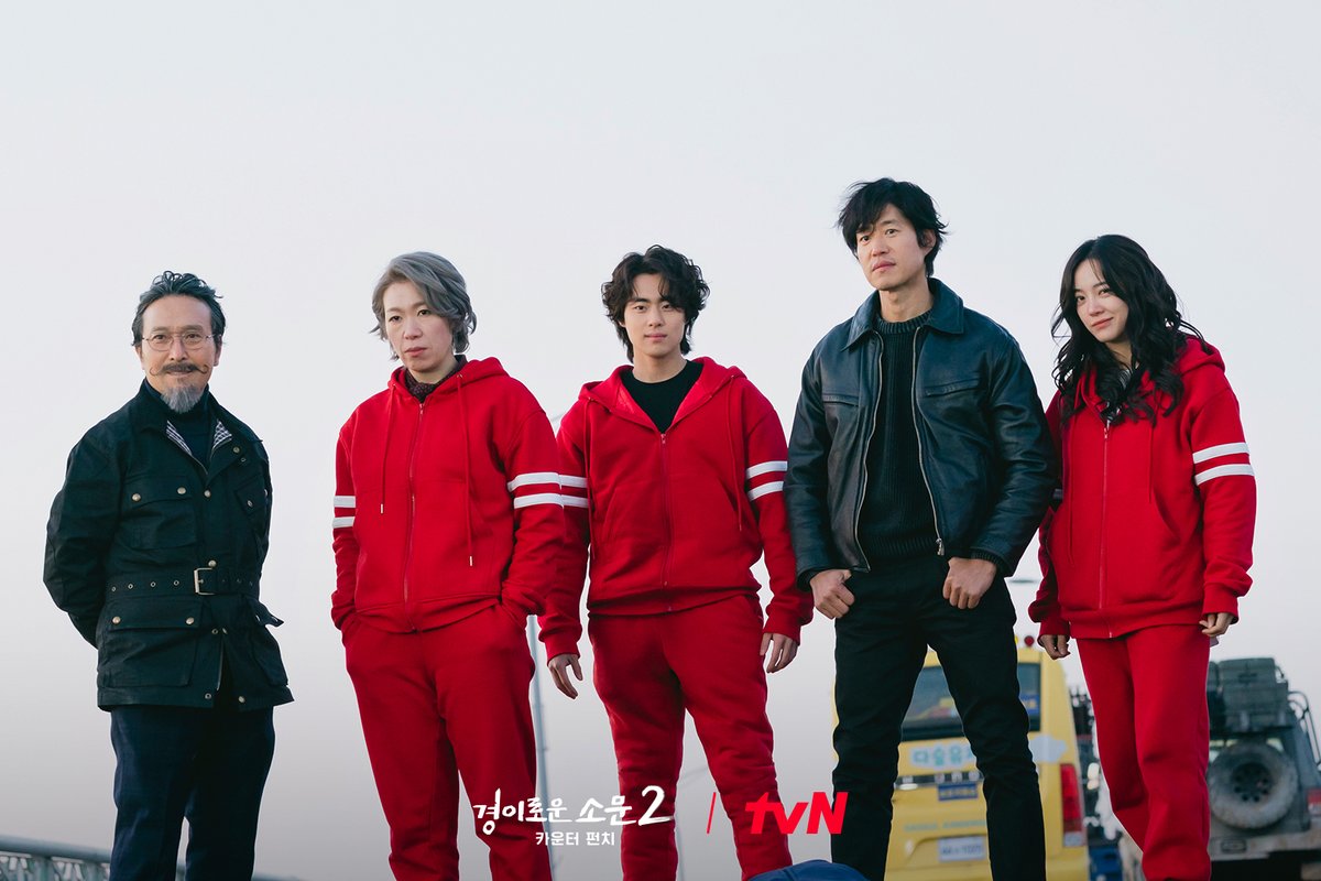 CJnDrama's tweet photo. "어때? 변하지 않은 우리 폼, 그대로지?"
여전히 악귀들이 꼼짝 못하는 우리의 카운터즈👍🏻
다시 돌아온 카운터즈의 ��쾌한 악귀 사냥!

👉🏻 더 많은 비하인드 스틸은 홈페이지에서!

<경이로운 소문2: 카운터 펀치>
오늘 밤 9:20 tvN

#경이로운소문2 #경이로운소문2_카운터펀치 #TheUncannyCounter2 https://t.co/NYRJngFSUT