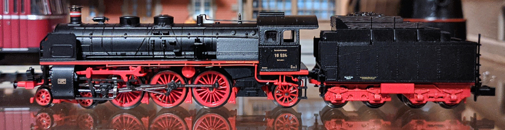 Herr_Filmkorn's tweet photo. Vor 4 Wochen weg geschickt und heute retour !
Reparatur aus Kulanz !
Seit dem fährt sie auch wieder.
Jetzt braucht das BW hier dann doch den Rheingold😀
#Modellbahn #Modelrailway #SpurN #1to160 #Modelleisenbann #Rheingold #Br18 #Dampflok #Minitrix #Steamengine https://t.co/EuFbof3QtW