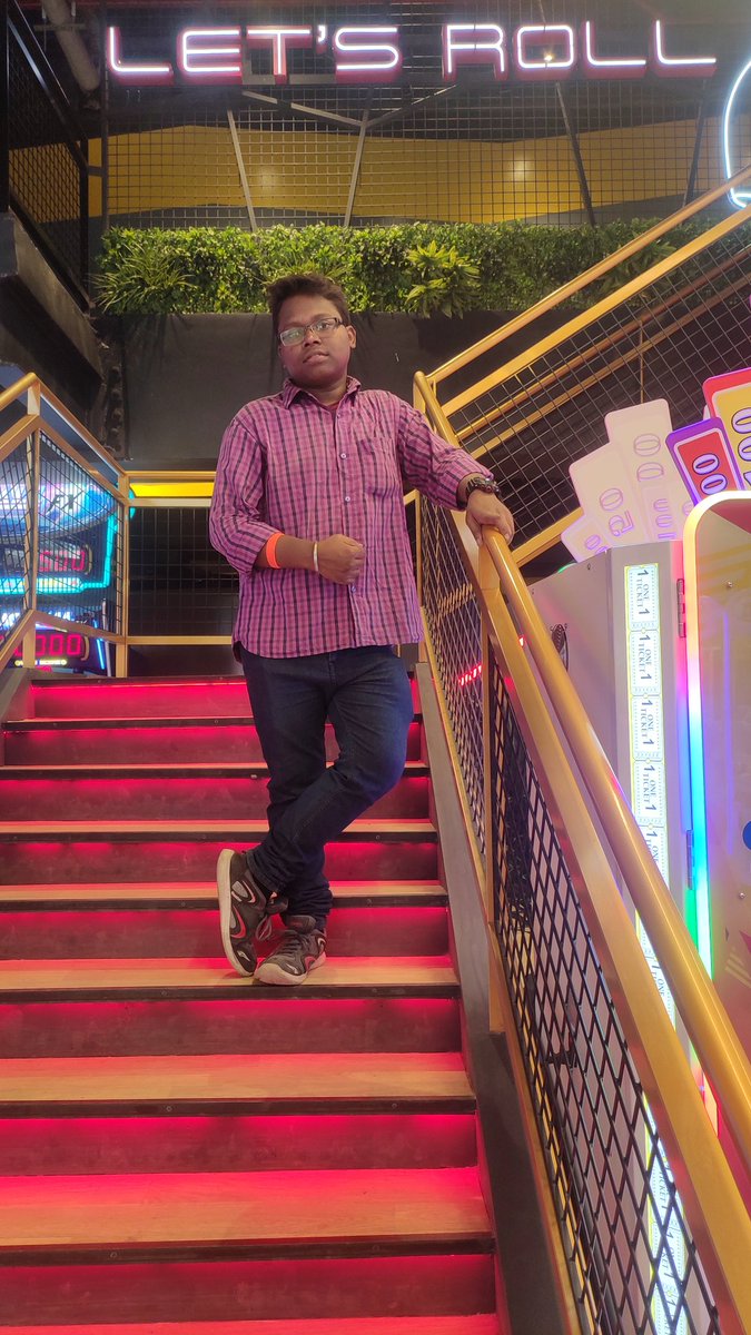 Sandeep_Jamuda's tweet image. Ki Bolche Mandali 🤘😎 !!!

#funday #fun #letsfun  #mondayvibe #monday #plutonemallrourkela #plutonemall #plutone #enjoyment #collegelife #dostidaari #rourkela  #sandeepjamuda #sandeepmunda #sandeepkivlogs #travellingvlogs #smj #smjuniverse #smjworld