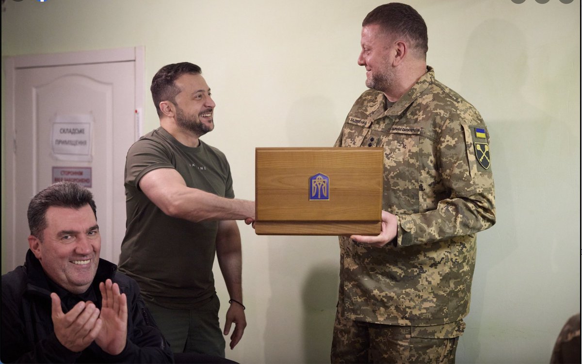 Цей Данілов — чудове доповнення до будь-якого вашого фото!