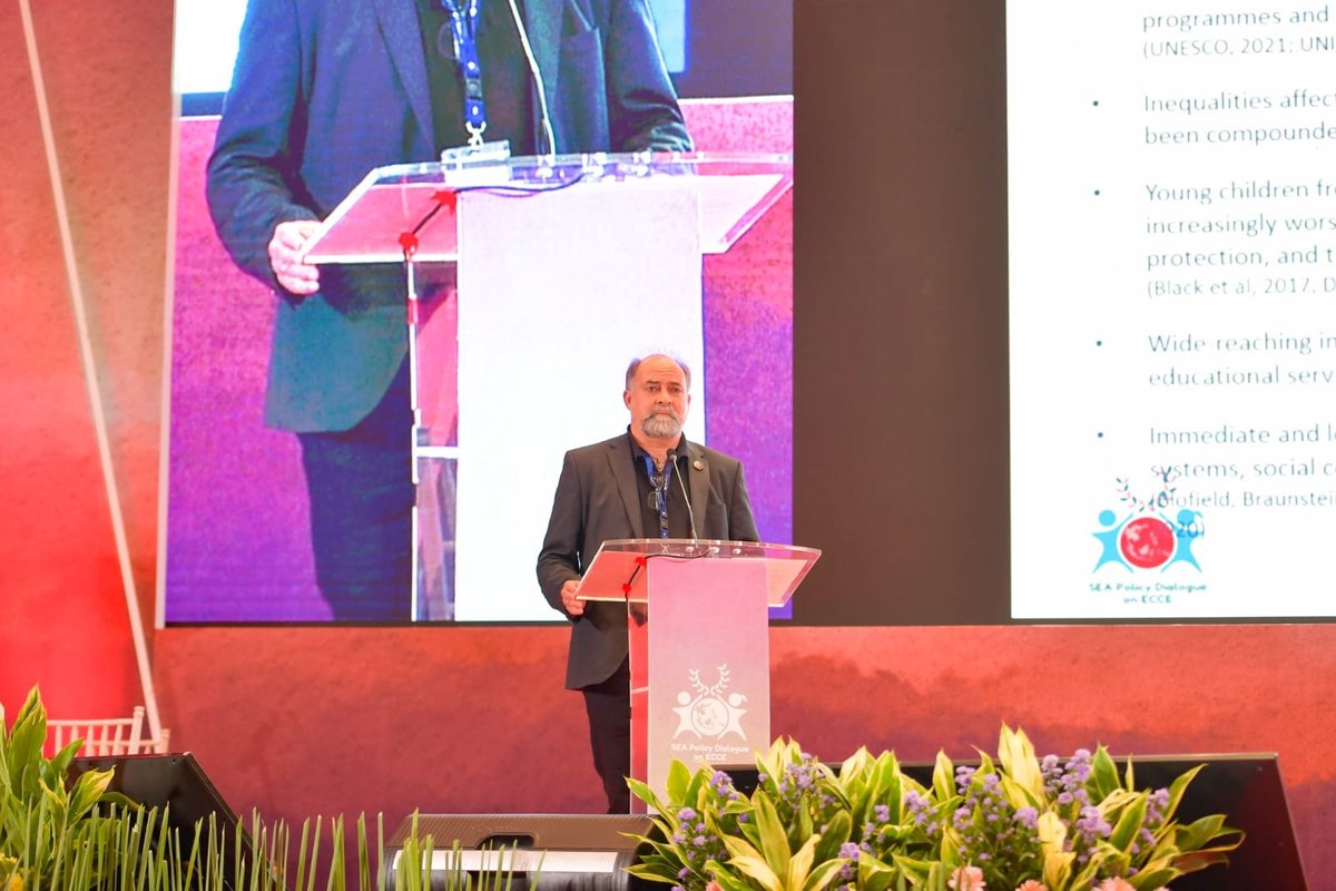 dcu_ecrc's tweet photo. Our director @froebelbanjo adresses plenary session at high profile event in Jakarta as @ASEAN Leaders sign Declaration to transform early childhood education and care: Universal, rights-based #ECEC - a global common good. @seameoceccep @SEAMEO_S @Kemdikbud_RI @paudpedia @DCU https://t.co/qTc3l3bviX