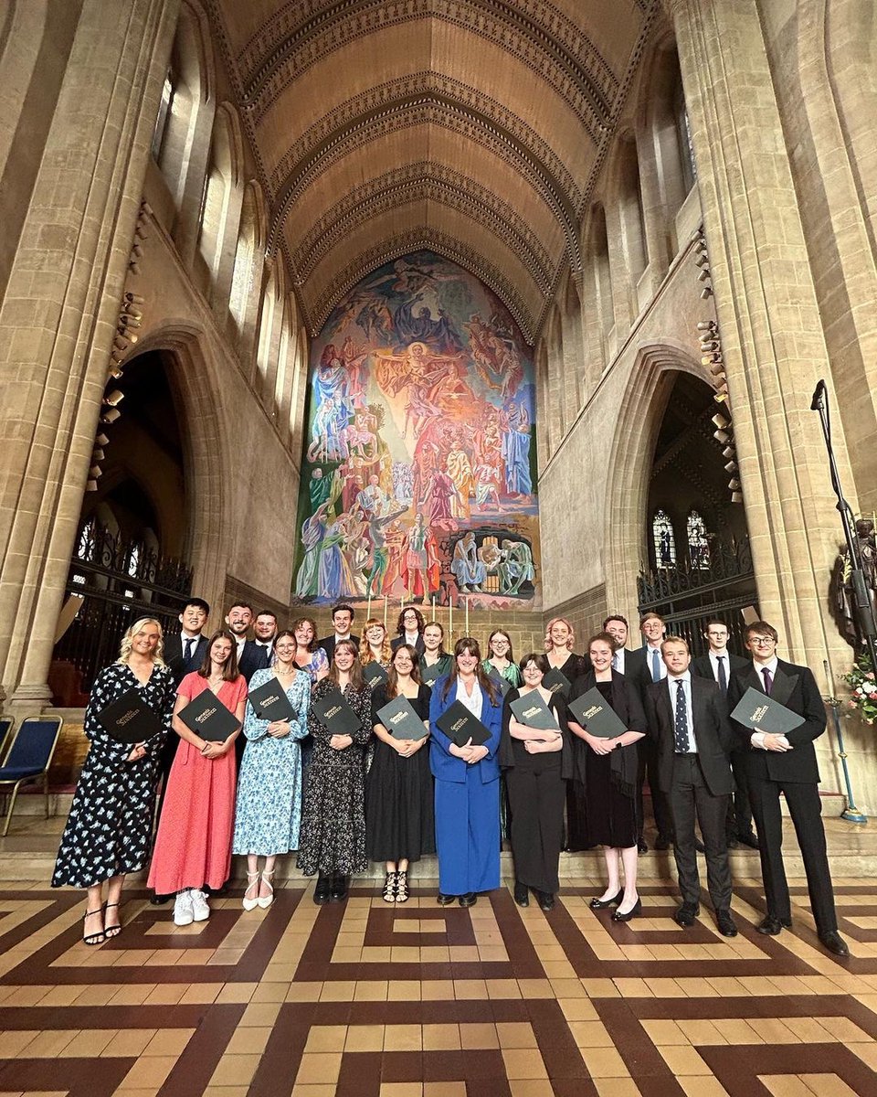 Genesis_Fndn's tweet photo. After a fantastic year of workshops, rehearsals &amp; performances, @GenesisSixteen cohort 12 has come to a close 👏🎶

Our singers took part in 3 performances at the end of their final course @stalbansholborn (airing on @BBCRadio3 next Wednesday), @StJPiccadilly &amp; @KingsPlace. https://t.co/a5RnXK1g1C