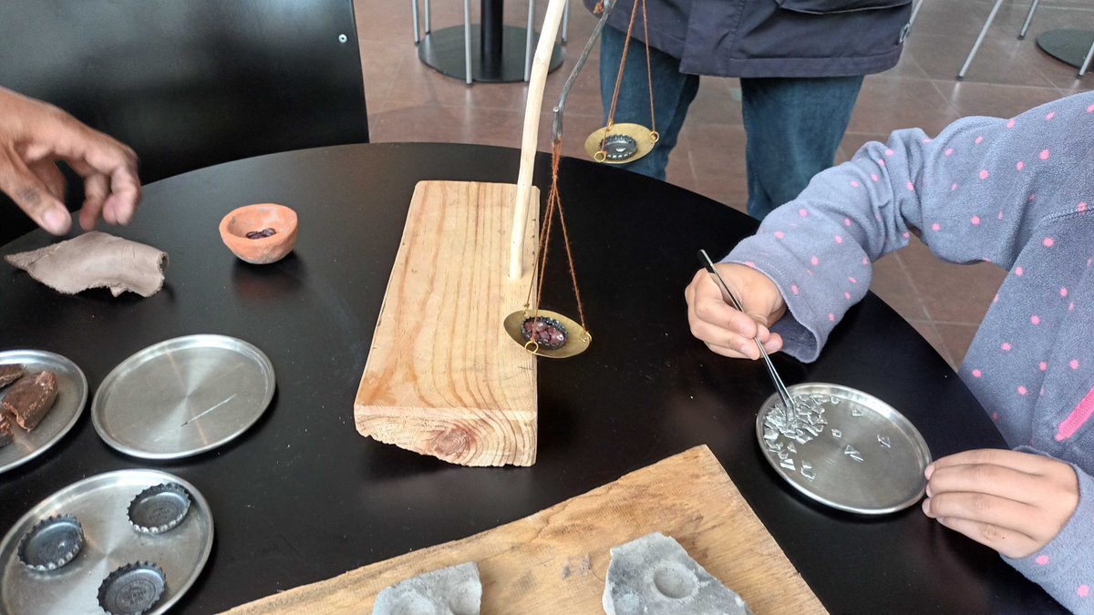 M_Moeller_'s tweet photo. Im Archäologischen Museum Frankfurt können heute bis 18 Uhr Interessierte den kompletten Vorgang der antiken Münzprägung nacherleben und selbst Münzen prägen.
#numismatik #RGK_DAI #museum #frankfurt #archäologischesmuseumfrankfurt #ClaReNet
Alle Fotos C. von Nicolai https://t.co/DXzeOWiH0k