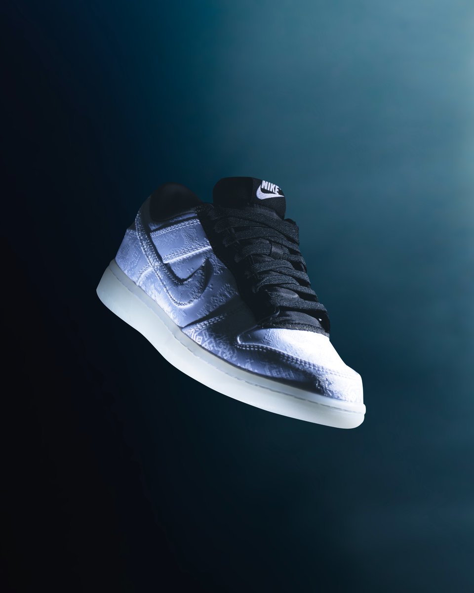 kickscrew's tweet photo. Step into the extraordinary with the Nike Dunk Low CLOT Fragment White. A tale of elegance and innovation, this sneaker boasts tearaway silk uppers, revealing a personalized design as you walk. Make your mark with style and uniqueness.

https://t.co/fUlD4wb5kw

#kickscrew https://t.co/ZffAabe9LV