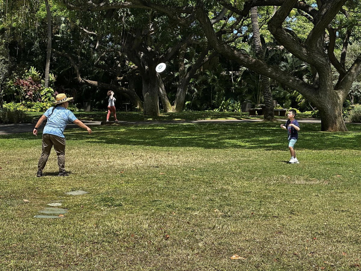 eastmanhawaii's tweet photo. 7月10日にスタートした、#IIEHawaii のサマープログラム、K&amp;T-STEP。
公園で思い切り遊ぶFun in the Parkは、毎年子どもたちに大人気のアクティビティー。引率するスタッフも本気で遊びます！  #ハワイ #サマープログラム
K&amp;T-STEP https://t.co/IQ3vxDD7zV https://t.co/XYnCfWnYql