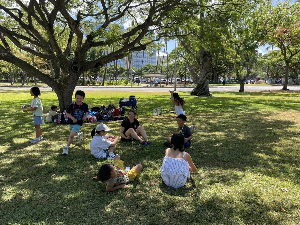 eastmanhawaii's tweet photo. 7月10日にスタートした、#IIEHawaii のサマープログラム、K&amp;T-STEP。
公園で思い切り遊ぶFun in the Parkは、毎年子どもたちに大人気のアクティビティー。引率するスタッフも本気で遊びます！  #ハワイ #サマープログラム
K&amp;T-STEP https://t.co/IQ3vxDD7zV https://t.co/XYnCfWnYql