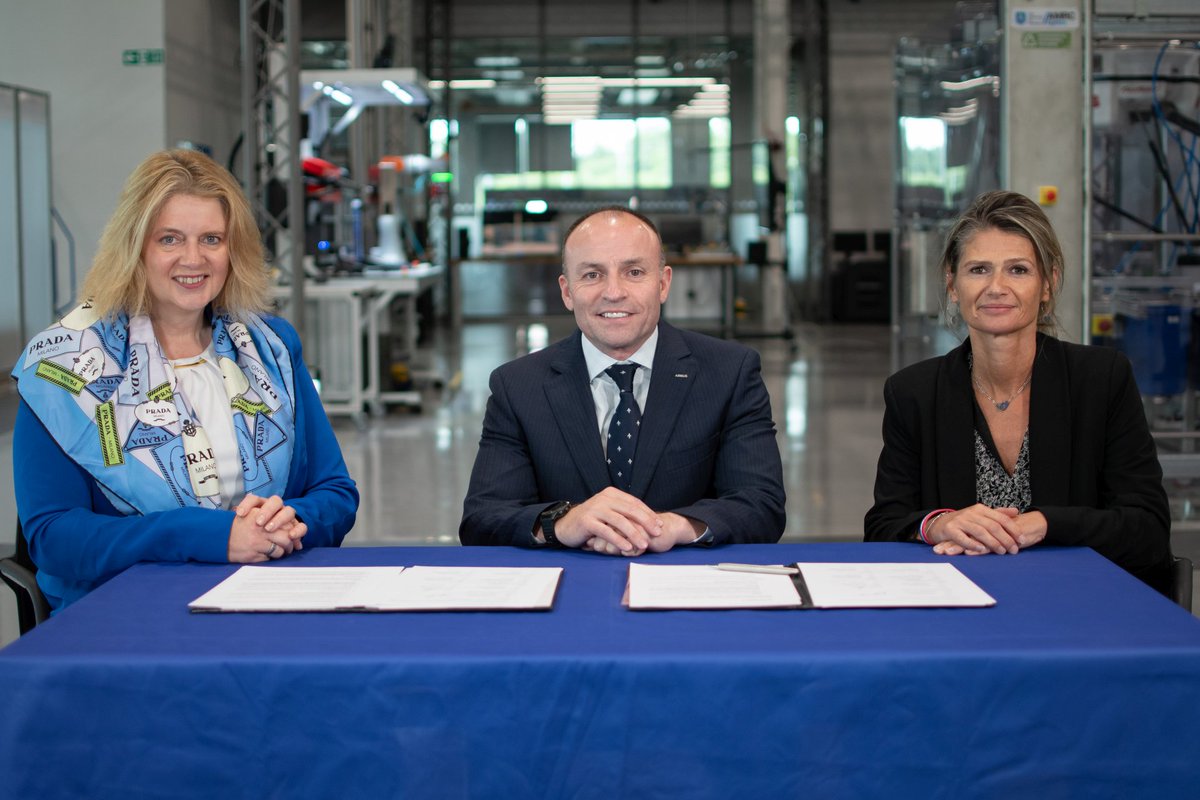 #Airbus #Helicopters in the UK and the #HVMC announce strategic partnership: bit.ly/44Y3Crn 

As we cater to the #aerospace sector with specialise #springs, we fully back any partnerships that boost R&D and new innovation in the #industry! 👏

#UKEng @AirbusHeli