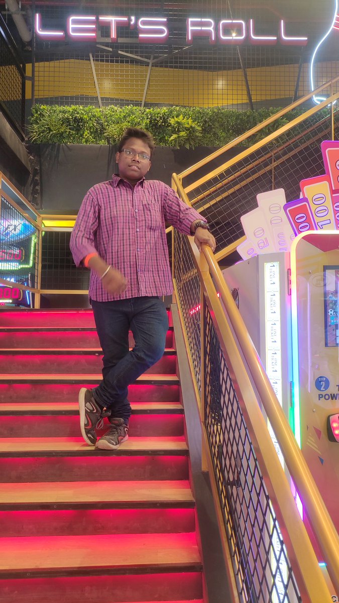 Sandeep_Jamuda's tweet image. Ki Bolche Mandali 🤘😎 !!!

#funday #fun #letsfun  #mondayvibe #monday #plutonemallrourkela #plutonemall #plutone #enjoyment #collegelife #dostidaari #rourkela  #sandeepjamuda #sandeepmunda #sandeepkivlogs #travellingvlogs #smj #smjuniverse #smjworld