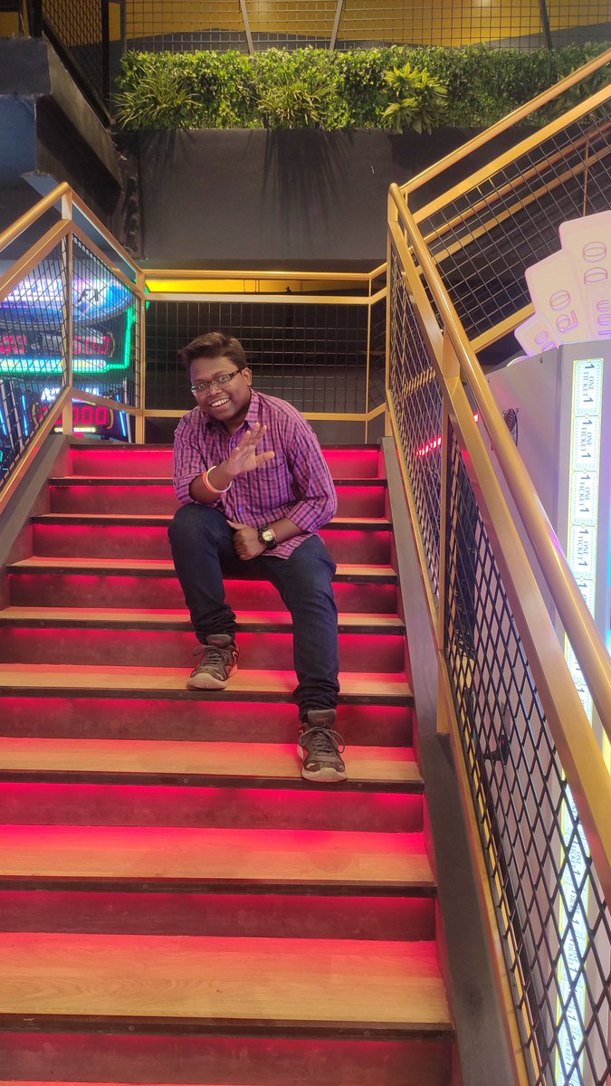 Sandeep_Jamuda's tweet image. Ki Bolche Mandali 🤘😎 !!!

#funday #fun #letsfun  #mondayvibe #monday #plutonemallrourkela #plutonemall #plutone #enjoyment #collegelife #dostidaari #rourkela  #sandeepjamuda #sandeepmunda #sandeepkivlogs #travellingvlogs #smj #smjuniverse #smjworld