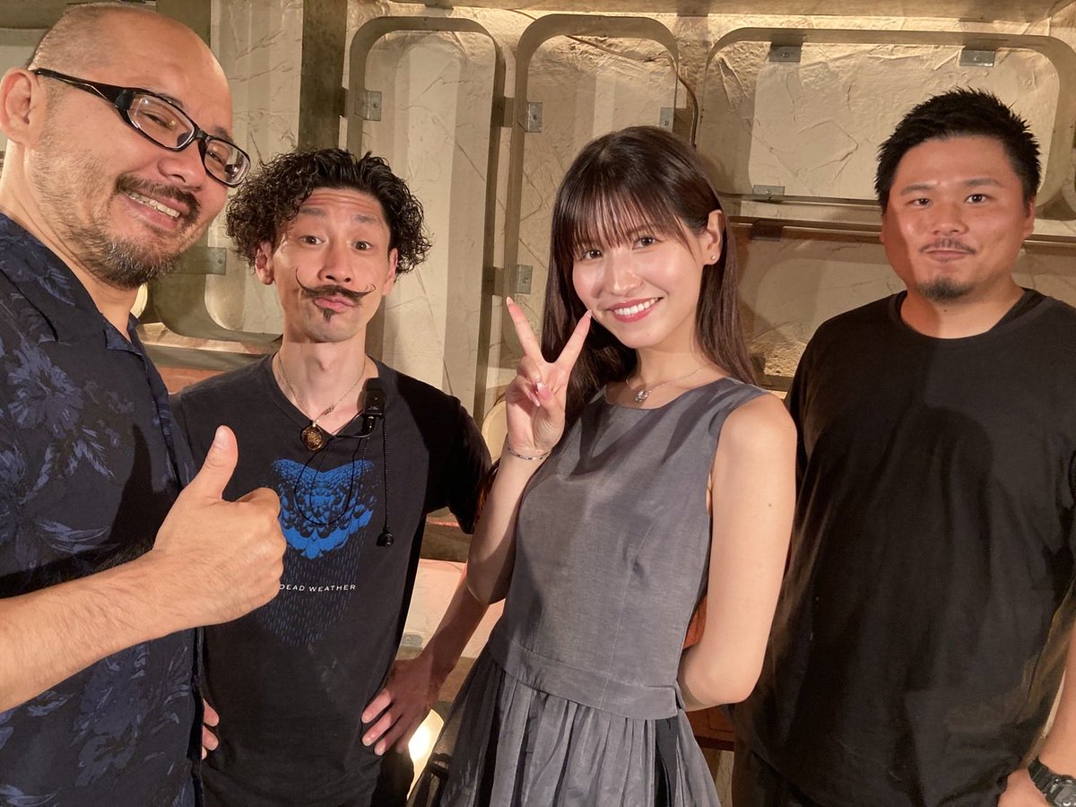MPGeneration's tweet photo. 桜空ももさんのワンマンLIVE「月で逢いましょう」に参加頂いた皆さまありがとうございました！

平方さん、福田さんに加えて右と左でスーパーショットを連発したカメラマンのお2人とも記念写真。いやー良いLIVEでした。

是非、感想聞かせてください！

＃桜空もも　＃ミルジェネ https://t.co/qxAHJVdPmU
