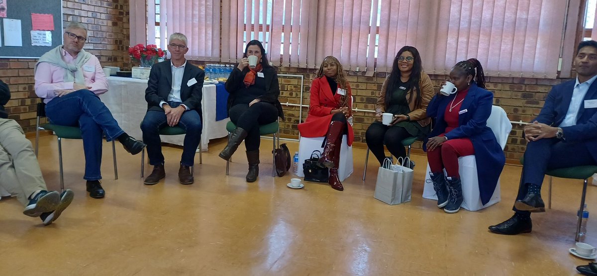 CitzenLeaderLab's tweet photo. A cohort of citizen leaders who care about SA are at Ekhuthuleni Secondary as part of our 2023 #ExecsBacktoSchool event. Principal Manama Dhlamini is talking about her experience with Citizen Leader Lab 
#TheFutureWeWant https://t.co/ZWmgd0jvCb