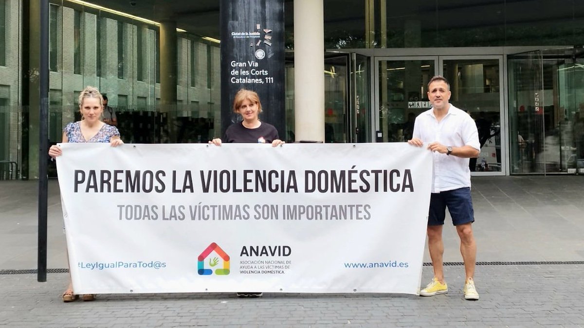 <a href="/Asoc__Anavid/">Asociación ANAVID</a> | Frente a Ciutat de la Justicia, os damos las gracias por el apoyo y fuerza que nos dais día a día para seguir ayudando a víctimas de #violenciadoméstica, sin distinción de raza, género, religión u orientación  sexual.
anavid.es