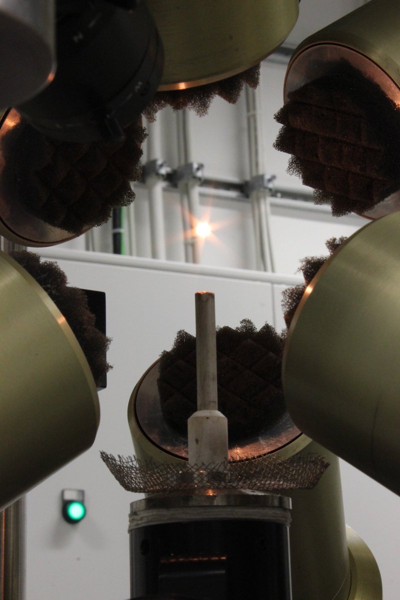 ghi_rwth's tweet image. GHI operates the worldwide unique fully automatic aero-acoustic levitator! Here is an image of alumina in the #levitator at 1500C 🔥🧑‍🔬⚙️