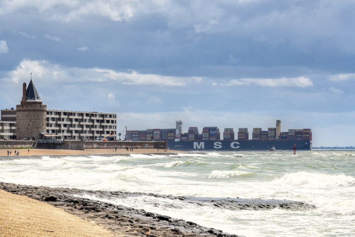 JerryLuitwieler's tweet image. Ein Haus so groß wie ein Containerschiff, oder umgekehrt? 😃 #Vlissingen #Niederlande #containerschiff  
 #architecture #FOTOS #containerships
