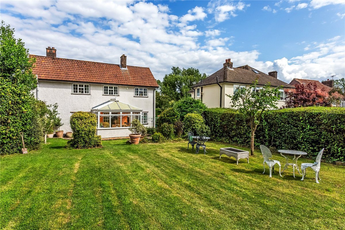 JS_Reigate's tweet photo. New instruction

Wray Lane #Reigate #SurreyCricket 

Detached, four bedroom family home with delightful west facing garden and superb potential, on the fringe of #WrayCommon. New to the market with a guide price of £1,175,000.

https://t.co/PcxCE3A3kM https://t.co/MtEbQw0yZa