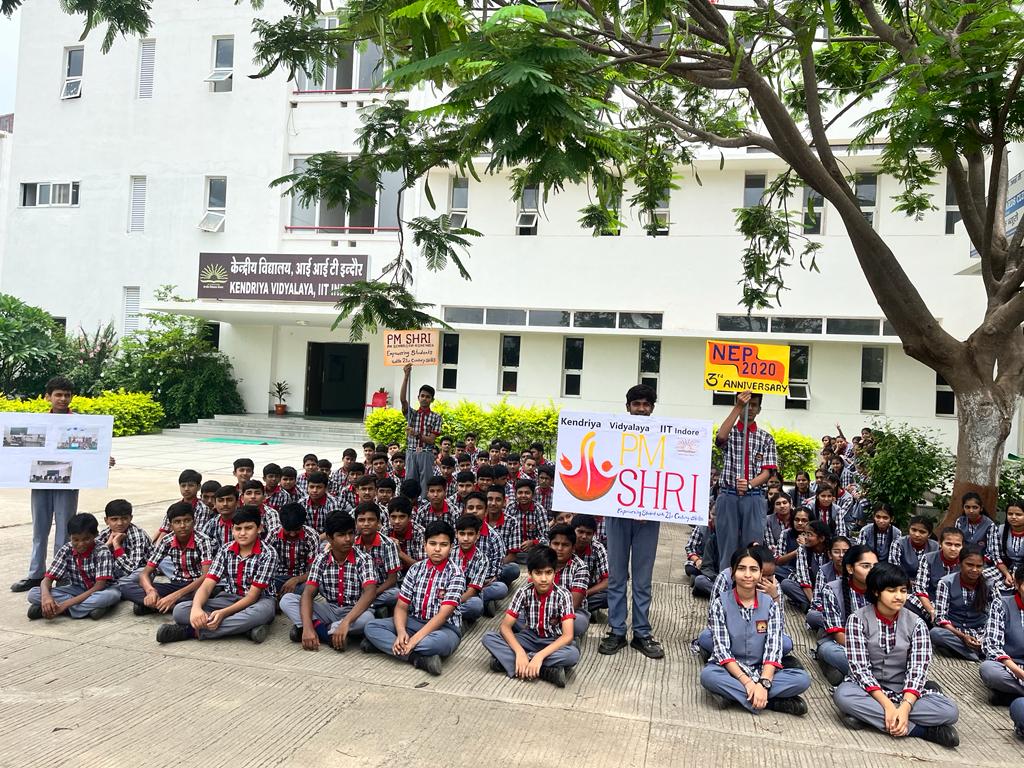 KviitI's tweet photo. PM SHRI Rally organized by the students and staff of KV IIT Indore! Sharing glimpse of it #KVIIT #KVS @KVS_HQ @IITIOfficial https://t.co/jGXbJkwjuI