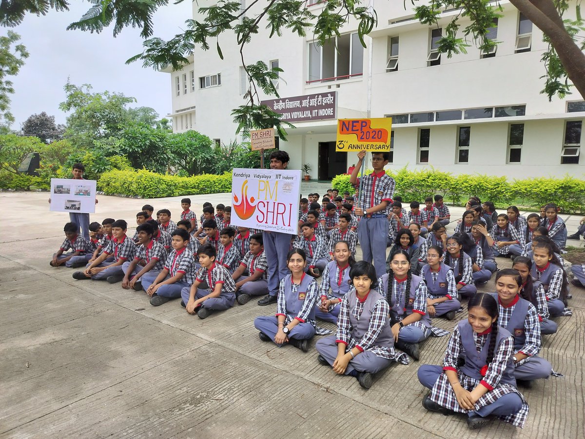 KviitI's tweet photo. PM SHRI Rally organized by the students and staff of KV IIT Indore! Sharing glimpse of it #KVIIT #KVS @KVS_HQ @IITIOfficial https://t.co/jGXbJkwjuI
