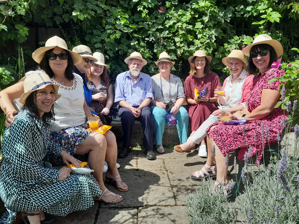 PPI_PCPS's tweet photo. What a lovely lunch!  The whole PPIE Team including our four core public contributors met for lunch and the sun shone.  Perfect. Thank you to our hosts. https://t.co/6TjbpDhhLC