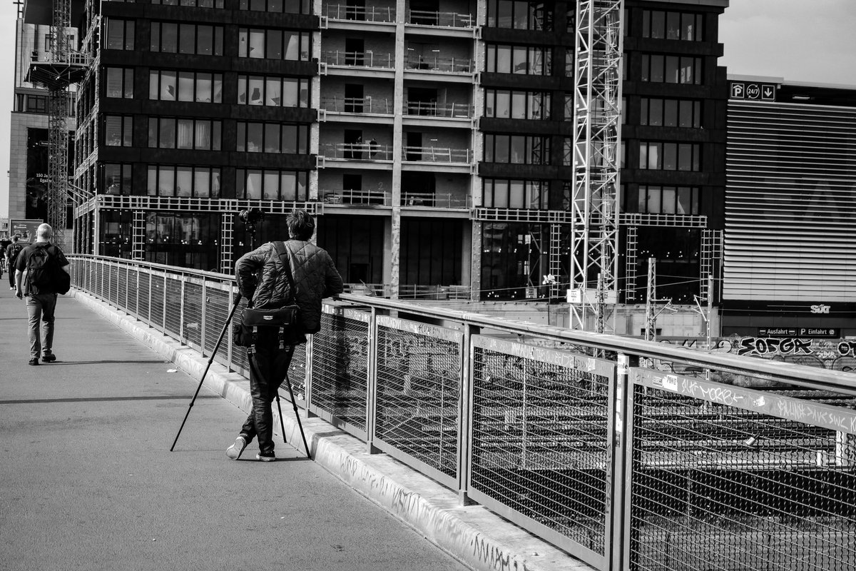 Eindrücke an der Brücke Warschauer Straße 
#Leicastreetphotography
#bnwphotography