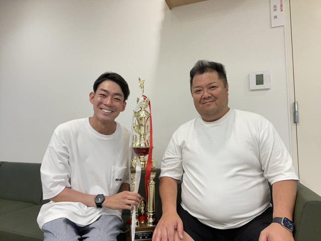 navysdekkaihou's tweet photo. 【✨ご報告✨】

1000日前、第50回NHK上方漫才コンテストで優勝することができました🏆🏆🏆

2020年10月30日から毎日報告し続けまして、結果、、、

✨総いいね数✨
❗️26万4456❗️

✨小杉さんが反応してくださった回数✨
❗️160❗️

これが本当に最後の投稿です！！
ありがとうございました！！！ https://t.co/xfnkAbtT0L
