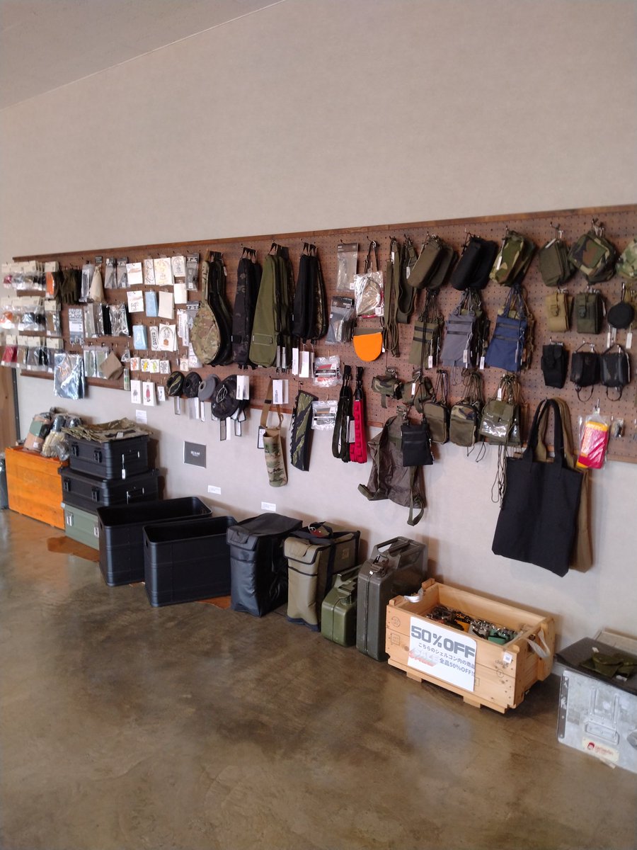 dXAdvFTH80Vmvd6's tweet image. 【レイドバックライフ聖地巡礼】
one4さんへ行ってきました！
そして遂にpinoさんにも会えてゆっくりお話も出来た😂✨
椅子欲しいな〜
#one4
#pinoworks
#レイドバックライフ