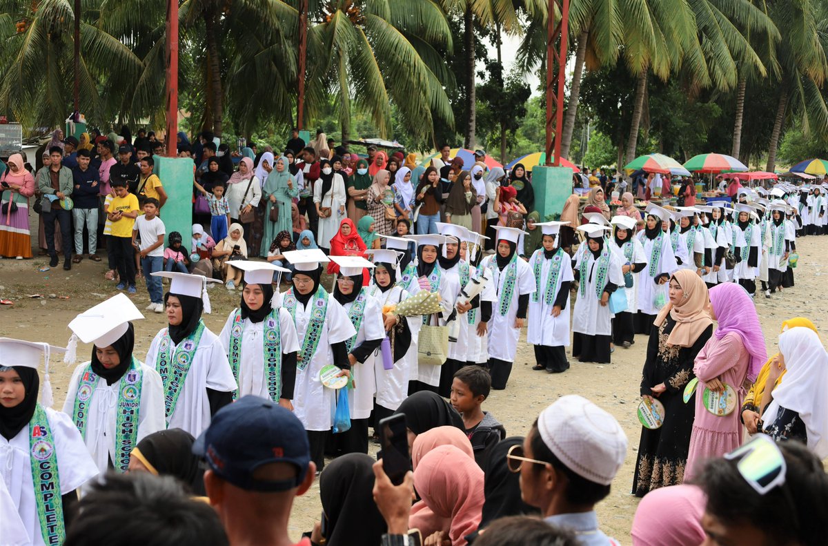 unicefphils's tweet photo. UNICEF, Embassy of Netherlands and Norwegian Embassy, proudly support DepEd, #MBHTE and @BangsamoroGovt in providing opportunities for out-of-school youth in #Bangsamoro to develop literacy skills and access flexible pathways to complete basic education.
#ForEveryChild
(2/2) https://t.co/spI1IWwrHw
