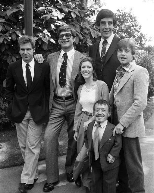 Star Wars cast out of costumes. See more: https://t.co/4ndtP5DS5z
Harrison Ford (Hans Solo), David Prowse (Darth Vader), Peter Mayhew (Chewbacca), Carrie Fisher (Princess Leia), Kenny Baker (R2-D2) and Mark Hamill (Luke Skywalker) circa 1977. https://t.co/X2EWIhVrS1