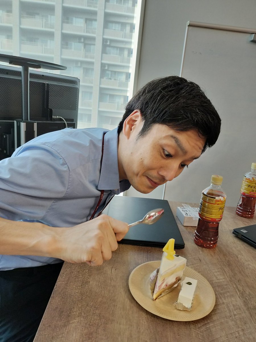 nargin_varargin's tweet image. オフィスで営業さんから誕生日ケーキ貰いました✨
#MathWorks