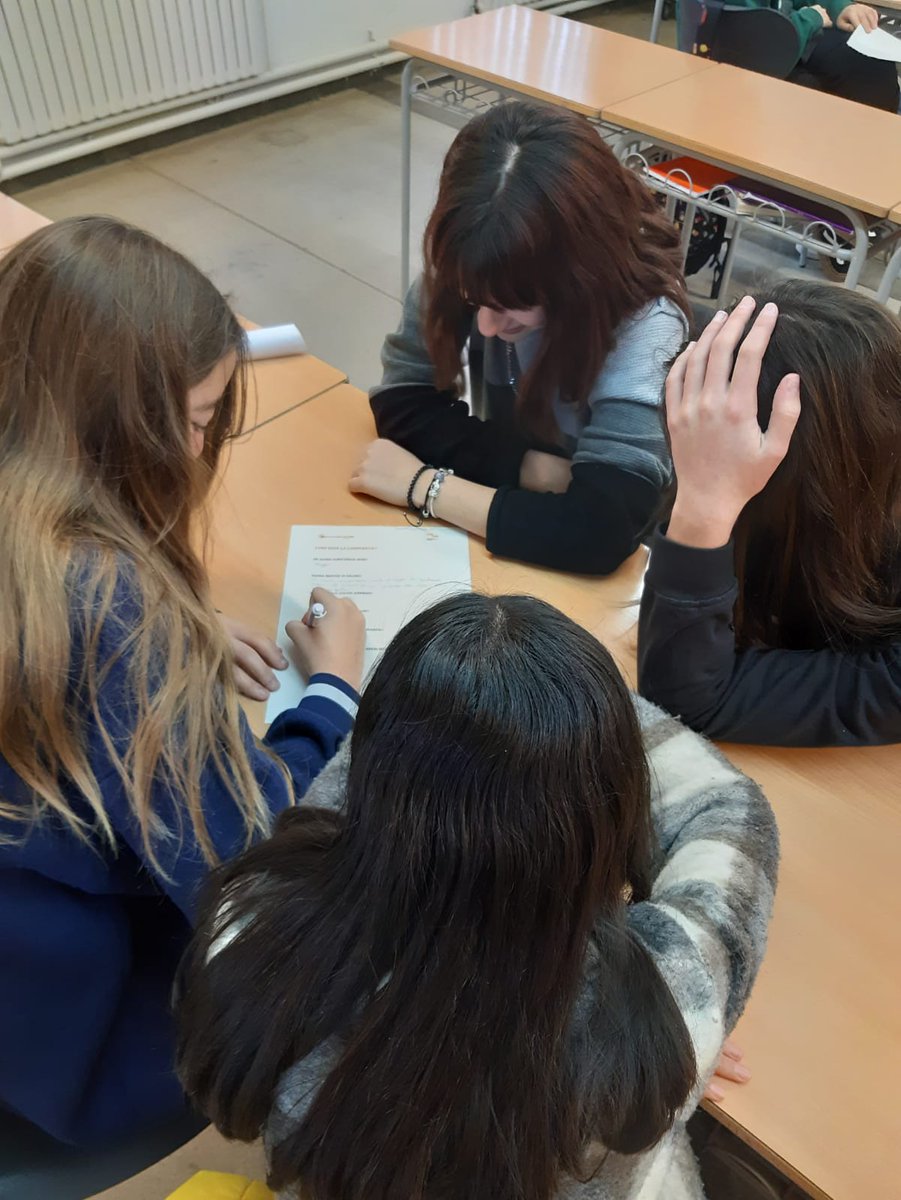 Mancoplana's tweet photo. ✅ Més de 1.300 alumnes participen en tallers per evitar conductes de risc.
📍 L’Institut de #Taradell i de #Tona, l'Institut Escola #CarlesCapdevila de #Balenyà i Vedruna de #Tona han acollit les 74 sessions promogudes per la #Mancomunitat.
➕info👉https://t.co/vAQP8OxGAu https://t.co/AuJjpHD9Nw
