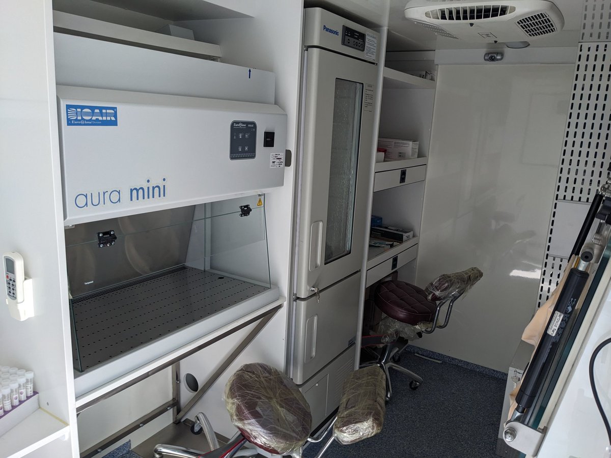 SamBeckwith_'s tweet photo. J'apprends toujours de mes réunions avec l'INRB. Pendant un RV avec @Inrb_goma, on a visité leur impressionnant laboratoire mobile 👨‍🔬 et abordé leur rôle dans la surveillance 🔎, des priorités pour l'avenir et de la manière dont 🇬🇧 et l'INRB peuvent renforcer nos relations. https://t.co/NWKeb02YJb