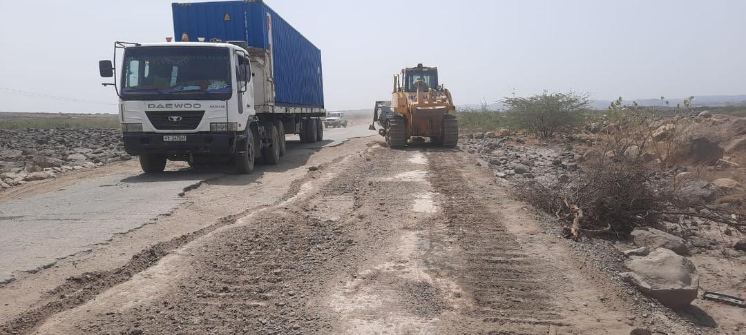 BerhanuTsegaye's tweet photo. The vital Galafi-Moloud road of Djibouti is undergoing maintenance works by ECWC, starting from co
commissioning of machines and detour road for smooth travel during the process, while the main road receives restoration to ensure seamless transportation of #Ethiopia's vehicles to/from #Djibouti. Today’s discussion is expected to fast-track the process.