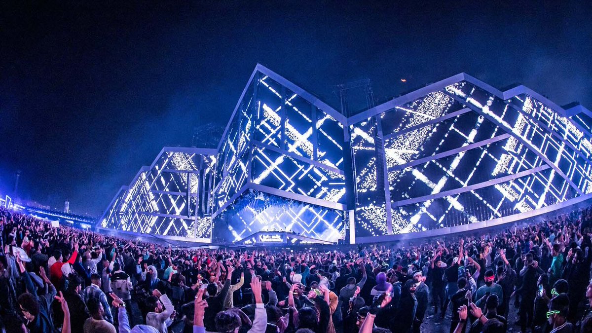 notchvfx's tweet image. “Using Notch to turn around amended renders the week of the festival was hugely valuable and gave us extra time." says @thisiscomix CEO &amp;amp; Video Producer Harry Bird about their work with @MDLBEAST  for Soundstorm Music Festival.

go.notch.one/soundstorm-mus…

#madewithnotch