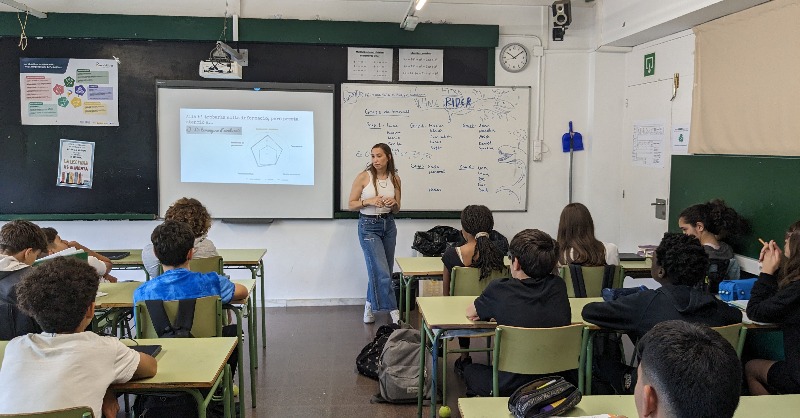 equitatorg's tweet photo. 👥 El 80% dels alumnes participants a #PENTABILITIES expressa que el programa l’ha ajudat a adonar-se de com els seus comportaments afecten el seu aprenentatge i la seva vida fora de l’aula.
No et perdis el recull de notícies sobre el programa 📲: