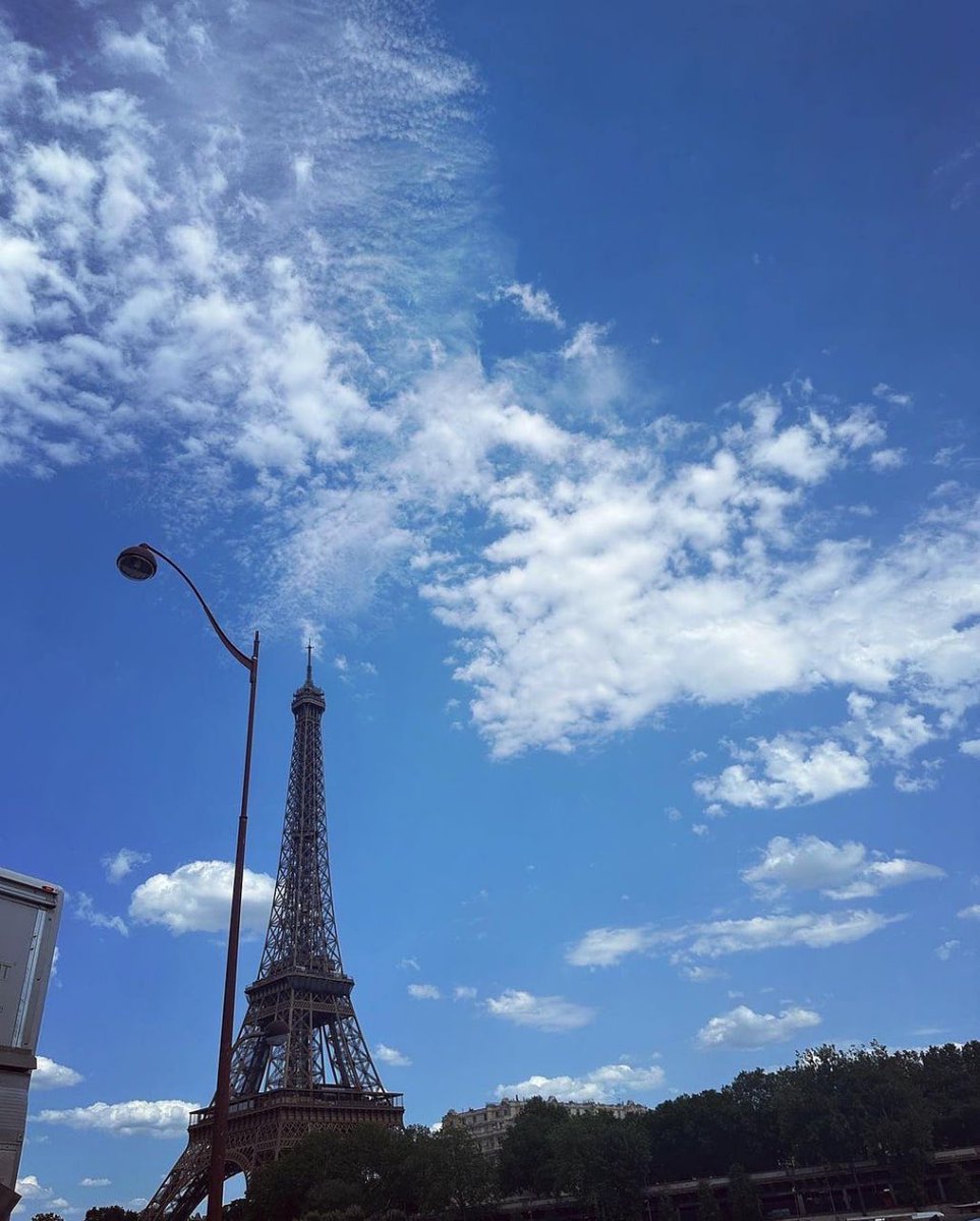 On the fourth day in Paris, I visited the eighth block and the Eiffel Tower.