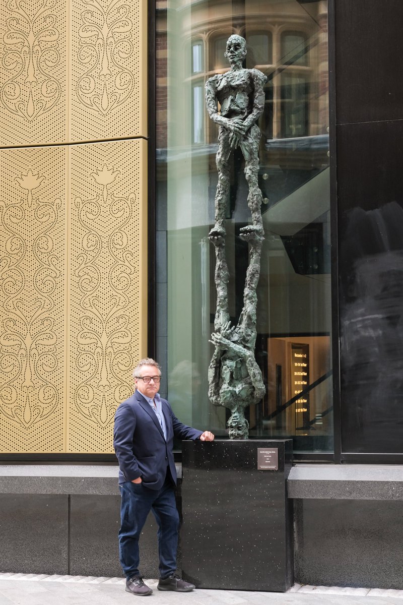 We recently unveiled a new piece of public artwork at TCRW SOHO by world-renowned British sculptor @DavidBreuerWeil. “Reflection” is a new permanent monument for Dean Street in Soho, London. Read more about it here: shorturl.at/xACH8