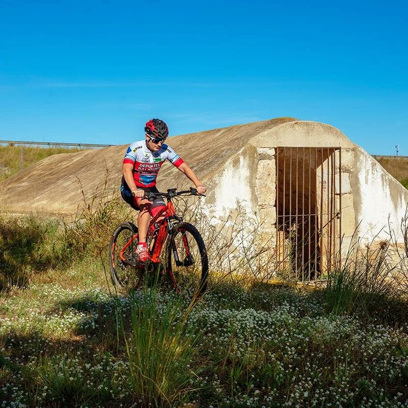 BenicarloTravel's tweet photo. 🚴♂️🚴♀️ Sabeu què són els #aljubs? Són dipòsits d’aigua, excavats sota terra patrimoni etnològic de #Benicarló i que daten del segle XIX. Us agradaria visitar-los? Us proposem aquesta ruta a peu o en bici de vora 25Km. 🚶♂️🚶♀️
Més info i mapa del sender➡️ https://t.co/55aetEmJWx https://t.co/lCOKFe5QmX