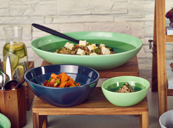 MAC_FoodService's tweet image. Enhanced with layered aesthetics in a gloss finish, Atlantis's design intensifies with vibrant ombre effect colours to create stand-out feature pieces. Making it perfect for buffet and tabletop displays. #atlantis #ombre #buffet #buffetdisplay #colourful #nevilles #genware