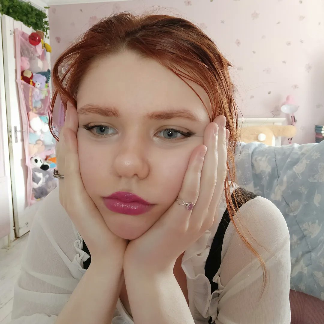 beccasbrainbox's tweet image. I am weirdly attractive according to tiktok