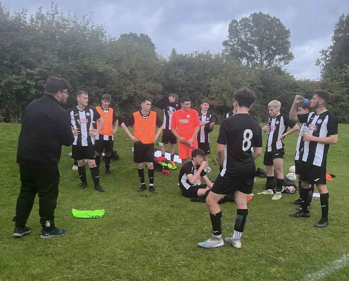2006Swifts's tweet photo. Pre-season continued last night with a tough friendly vs Dunipace. Although going 2 goals down early boys fought back for an excellent 5-4 win, 👍⚽️ https://t.co/1h96BmmDW2